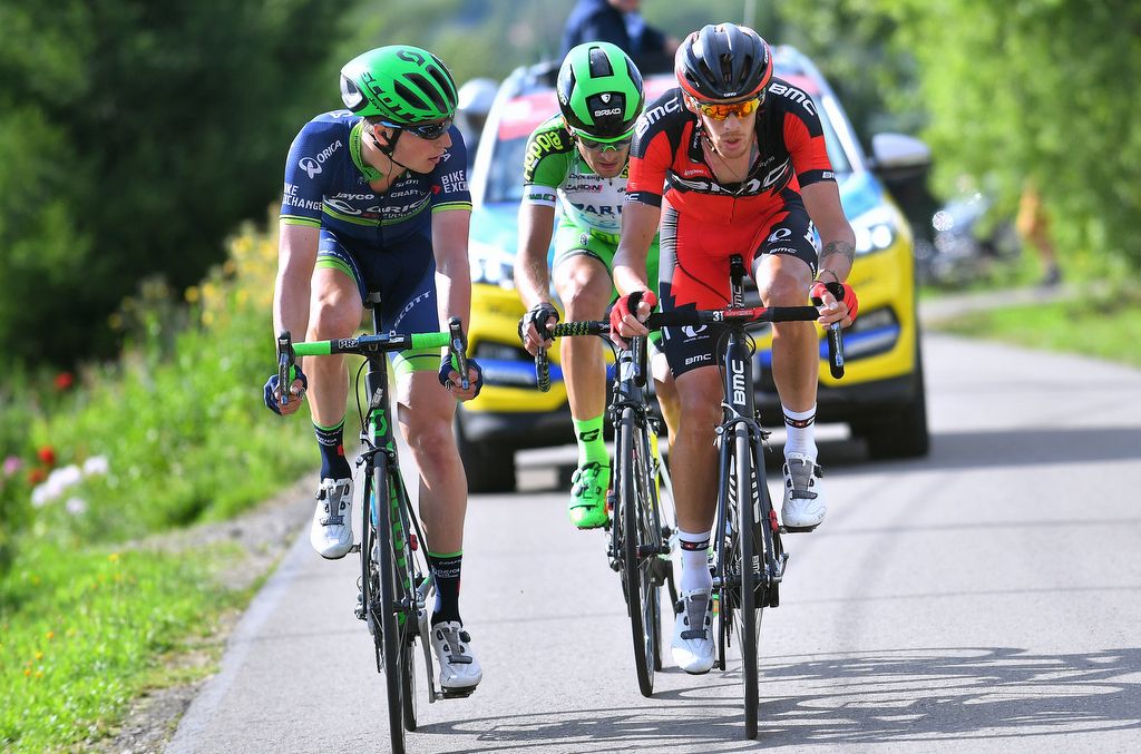 The three-man breakaway having a chat