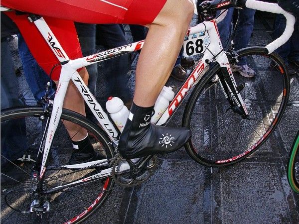 Shoe covers were standard fare for today. Even if their bodies were wet, at least the riders' feet were dry and sometimes that can make all the difference.