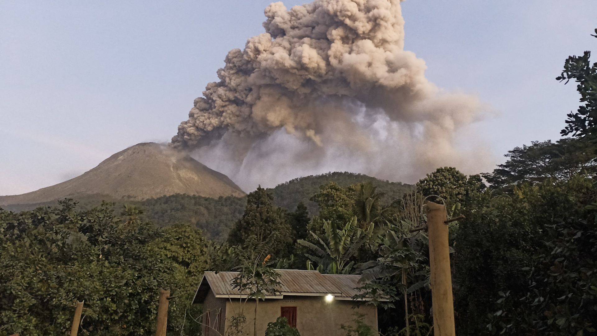 Indonesia volcano eruption kills at least 10 Live Science