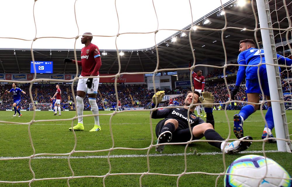 West Ham boss Pellegrini working to iron out inconsistencies | FourFourTwo