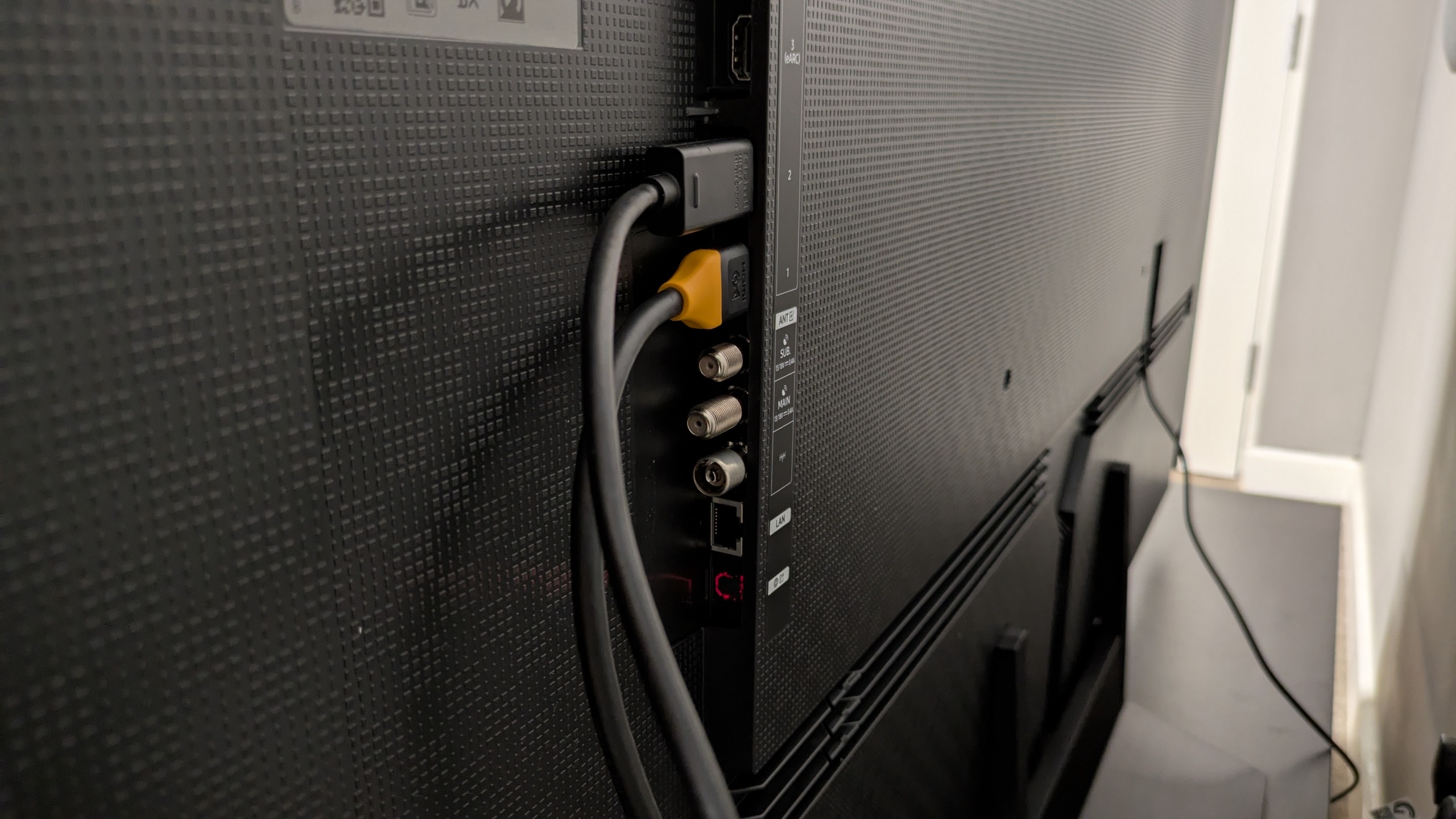 Samsung R95H ports