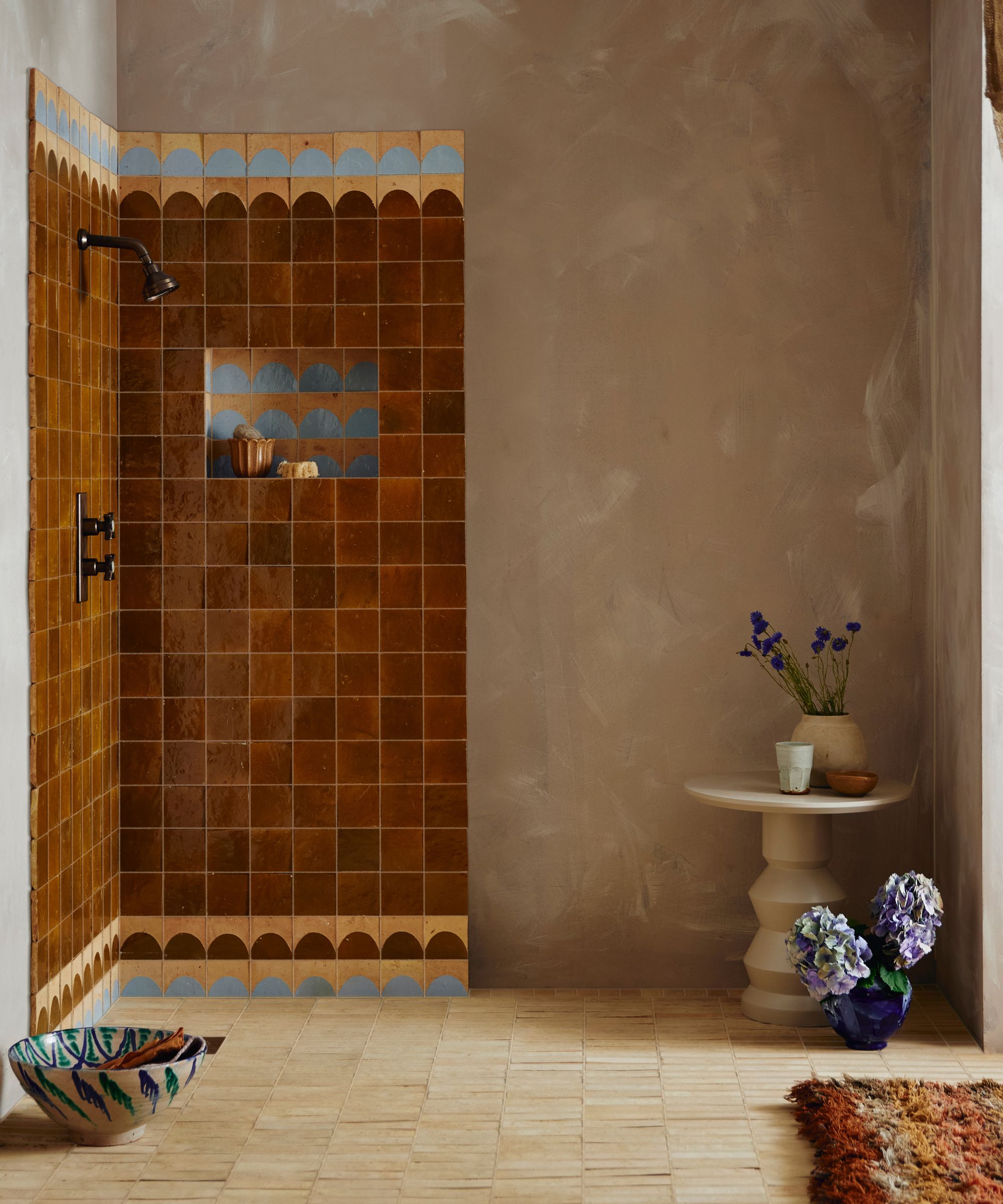 A shower room with plaster walls, Mediterranean style shower tiles, and a neutral tiled floor