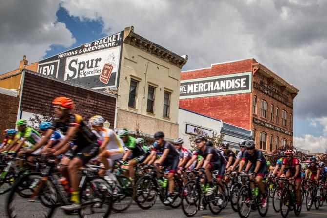 The race heads through downtown Evanston.