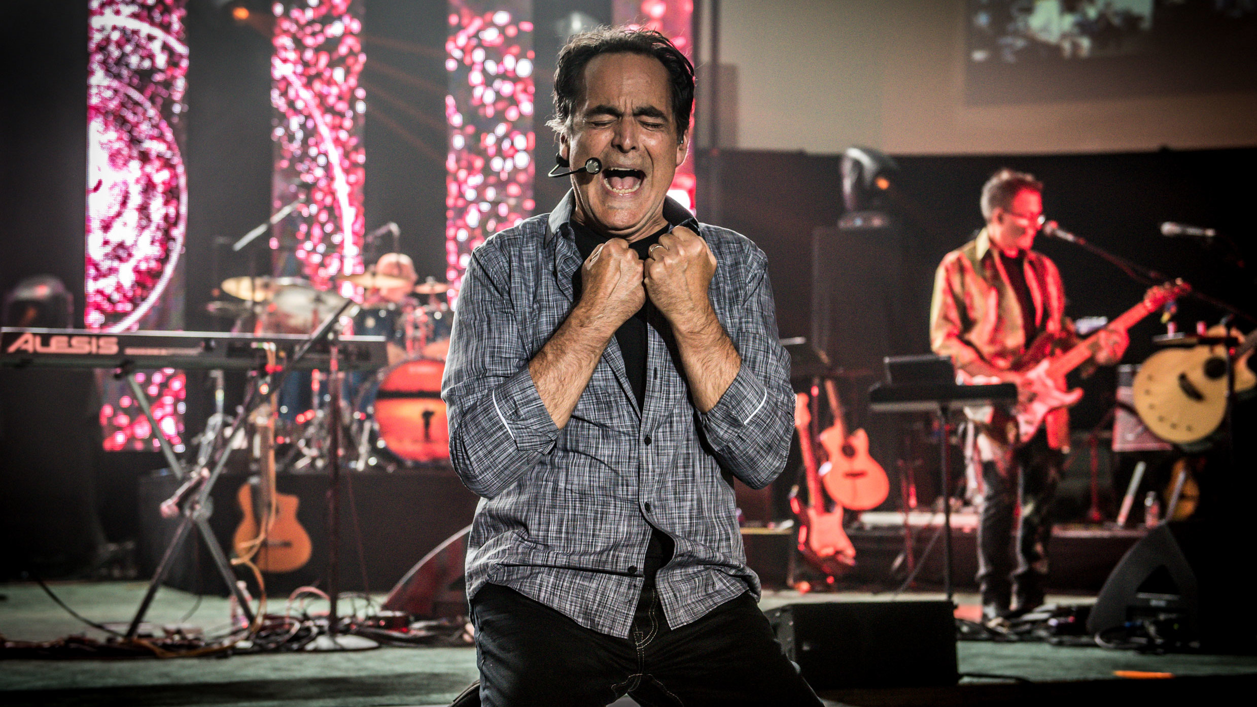 Neal Morse performing with Spock&#039;s Beard in 2016