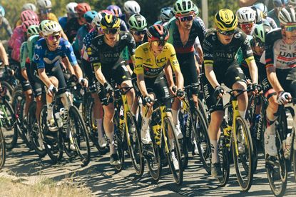 Teams set off on stage 2 of the Tour de France