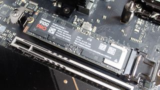 Samsung 9100 Pro plugged into the motherboard