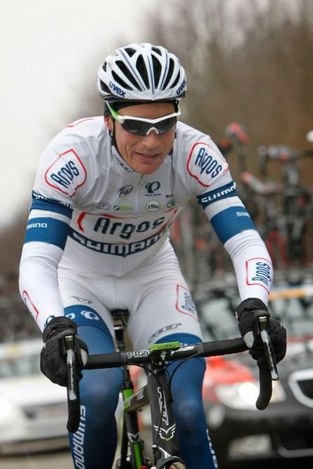 Will Clarke (Argos-Shimano) pushing through a chilly day at Omloop Het Nieuwsblad