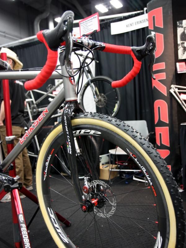 Ritchey is still one of very few companies to offer a 'cross-compatible disc fork and there were several in use at NAHBS.