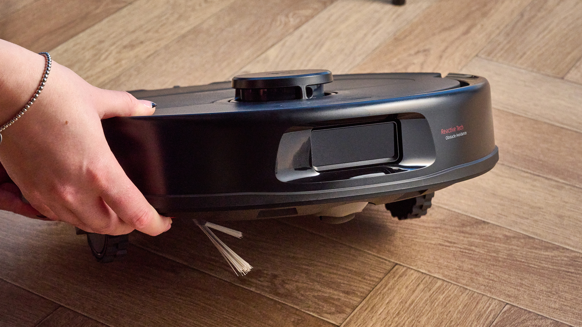 Front sensors of the Roborock QV 35S photographed in front of a blue background