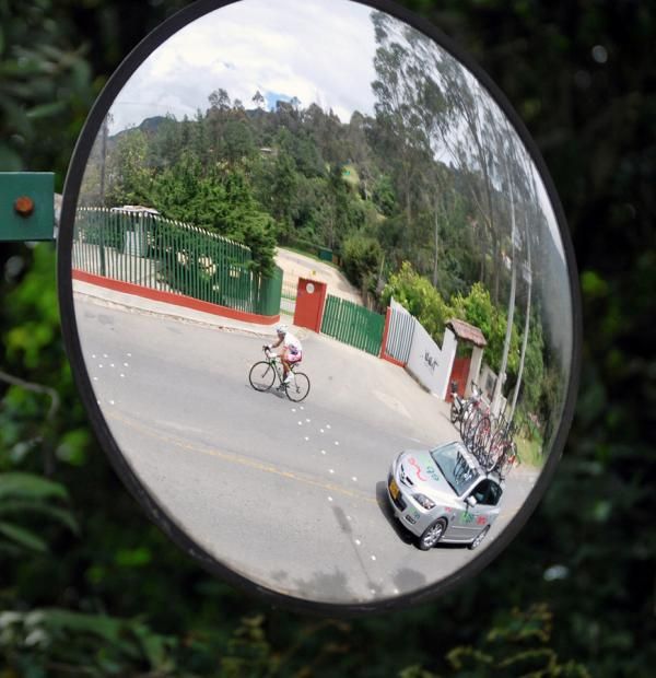 Fredy Piamonte (EPM-UNE) rides solo.