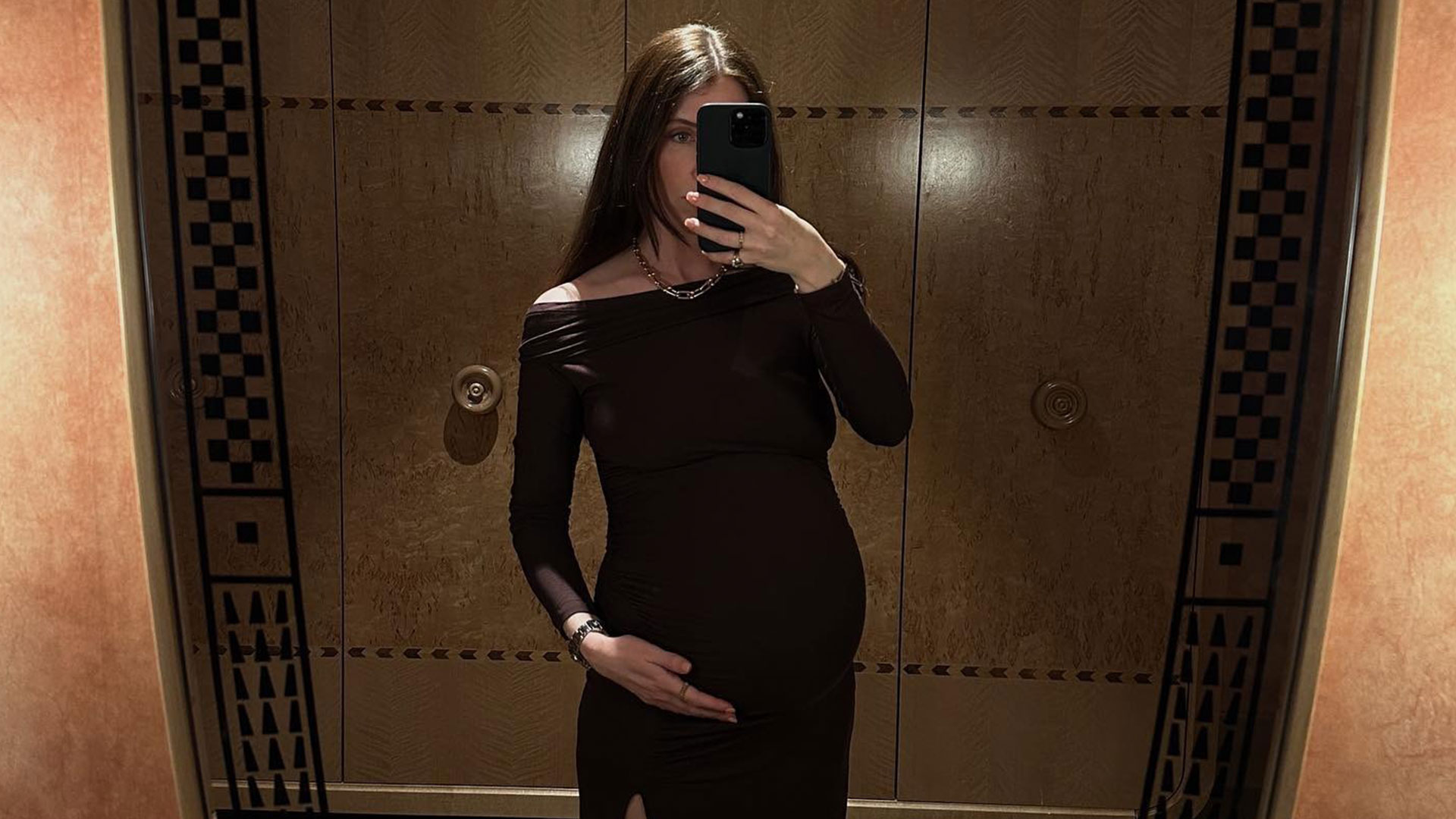 @annabelrosendahl mirror selfie in a gown