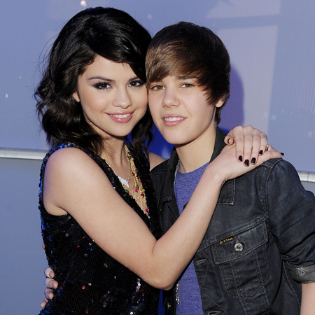 Singers Selena Gomez (L) and Justin Bieber attend Dick Clark's New Year's Rockin' Eve With Ryan Seacrest 2010 at Aria Resort & Casino at the City Center on December 31, 2009 in Las Vegas, Nevada.