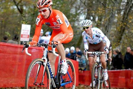 Matthieu Boulo (Roubaix Lille Metropole) leads John Gadret (Ag2r-La Mondiale).