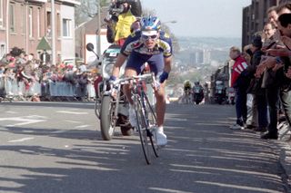 Michele Bartoli on the move at the 1997 Liège-Bastogne-Liège