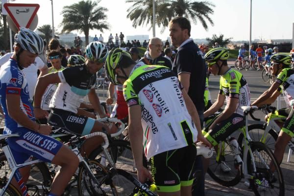 Daniele Bennati (Leopard Trek) speaks with Luca Scinto and Farnese Vini-Neri.