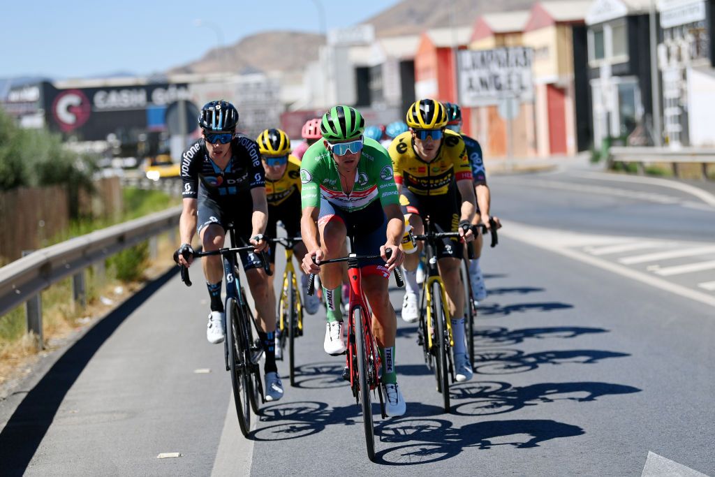 SIERRA NEVADAGRANADA SPAIN SEPTEMBER 04 LR Thymen Arensman of Netherlands and Team DSM Mads Pedersen of Denmark and Team Trek Segafredo Green Points Jersey and Rohan Dennis of Australia and Team Jumbo Visma compete in the breakaway during the 77th Tour of Spain 2022 Stage 15 a 1526km stage from Martos to Sierra Nevada Granada LaVuelta22 WorldTour on September 04 2022 in Sierra Nevada Spain Photo by Justin SetterfieldGetty Images