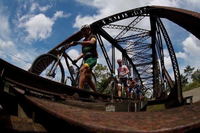 Paolo Montoya leads Todd Wells across the railroad bridge