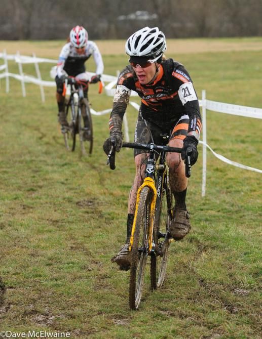Kristen Webber (USA) being chased hard by Linda Sone (USA)