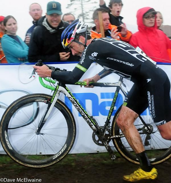 Tim Johnson (Cannondale p/b Cyclocrossworld) on one of the run-ups near the beer garden