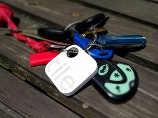 Bluetooth tracker with keys