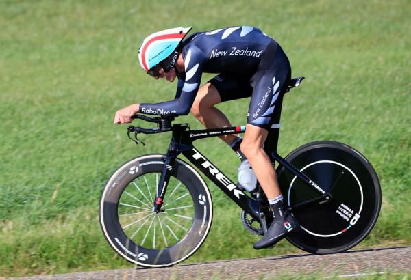 Sergent (New Zealand) powers along the demanding World's TT course