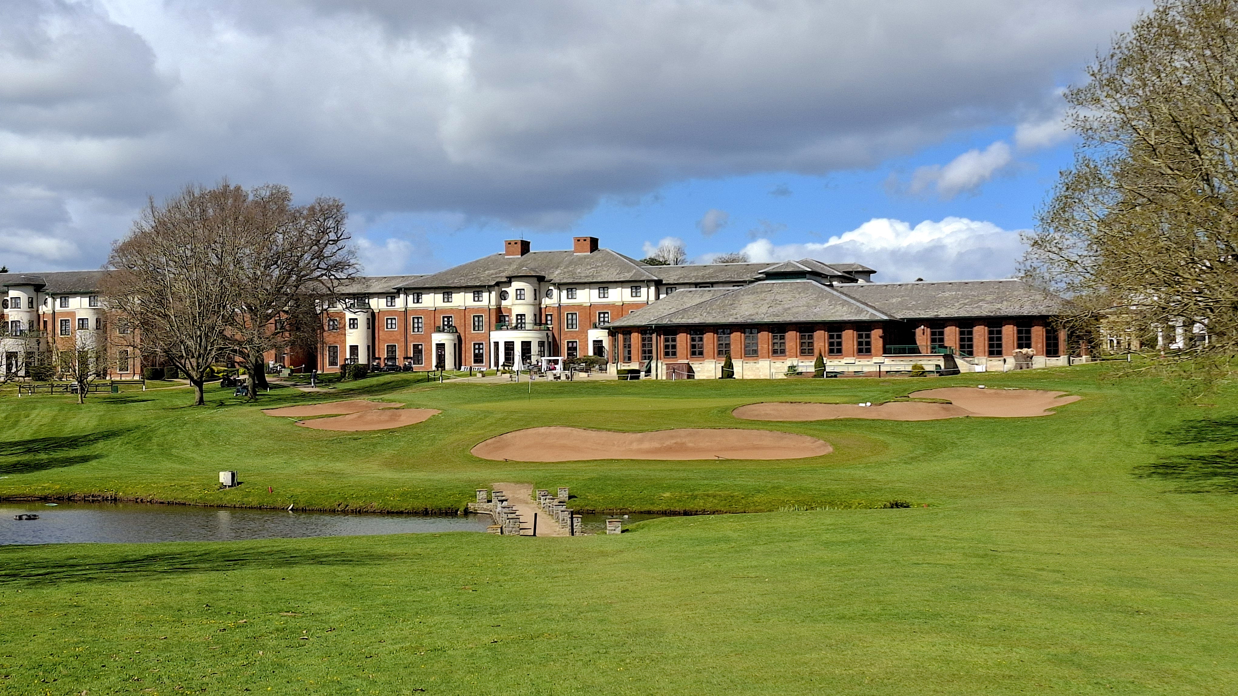 Hilton Puckrup Hall 18th hole and hotel