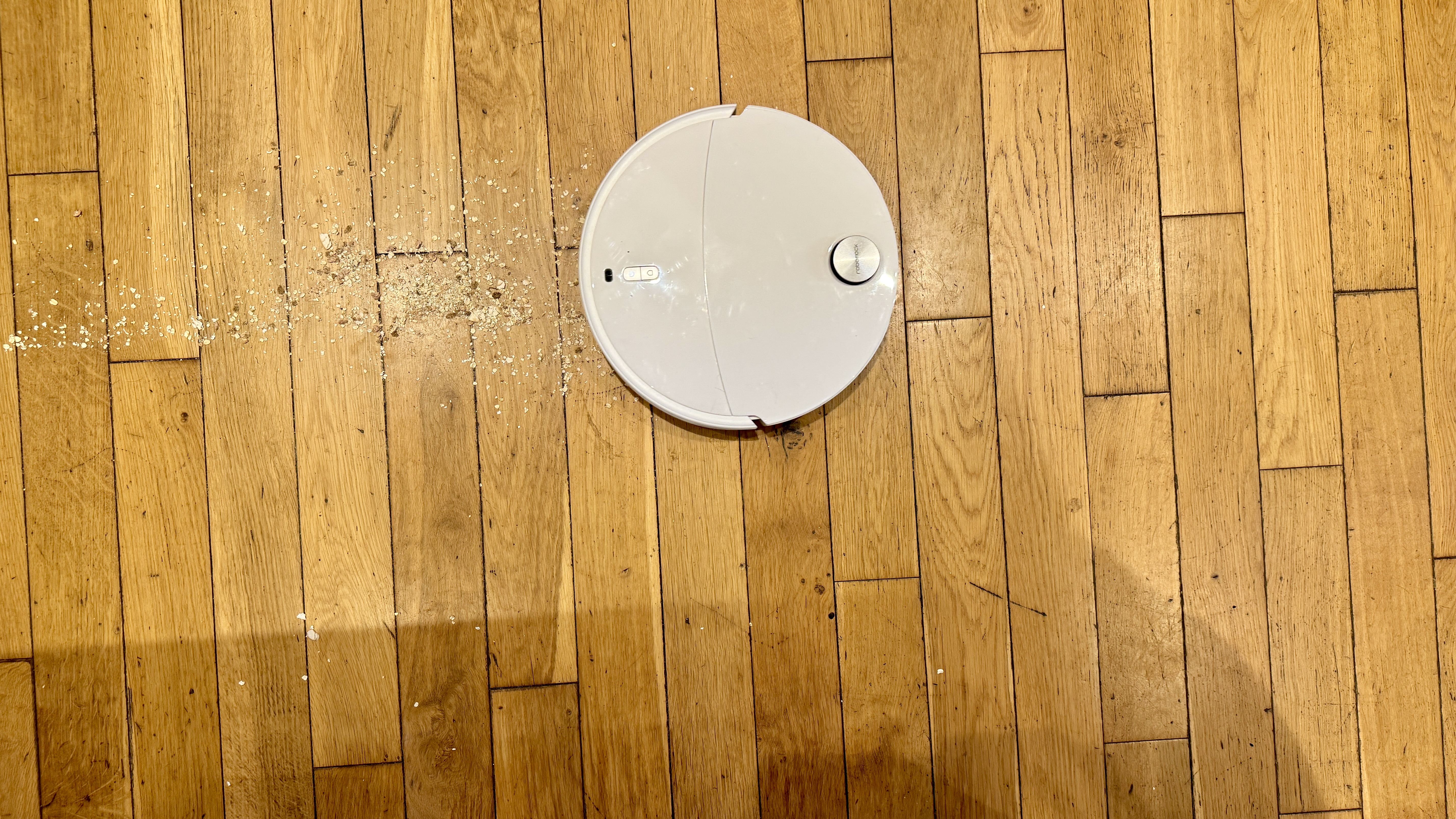Roborock Qrevo Curv 2 Pro robot vacuum before the suction test on hard flooring