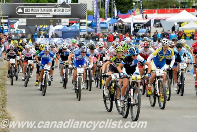 Maja Wloszczowska (Giant) sprints to the lead shortly after the start