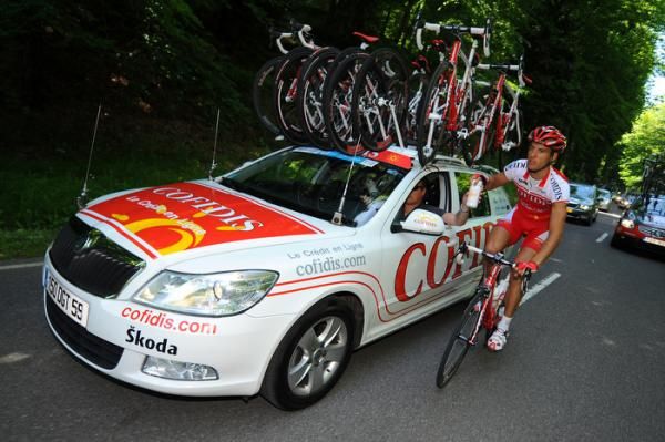 Kevin Ista (Cofidis, Le Credit en Ligne) grabs a bottle from his team car.