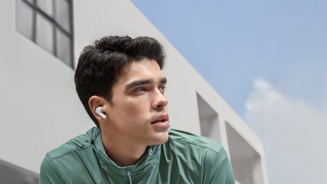 sweaty-man-wearing-amazfit-powerbuds-pro-headphones