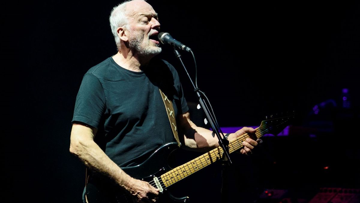 David Gilmour performing in 2016 with his famous Black Strat