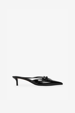 Slingback-Schleife mit Kitten-Heels