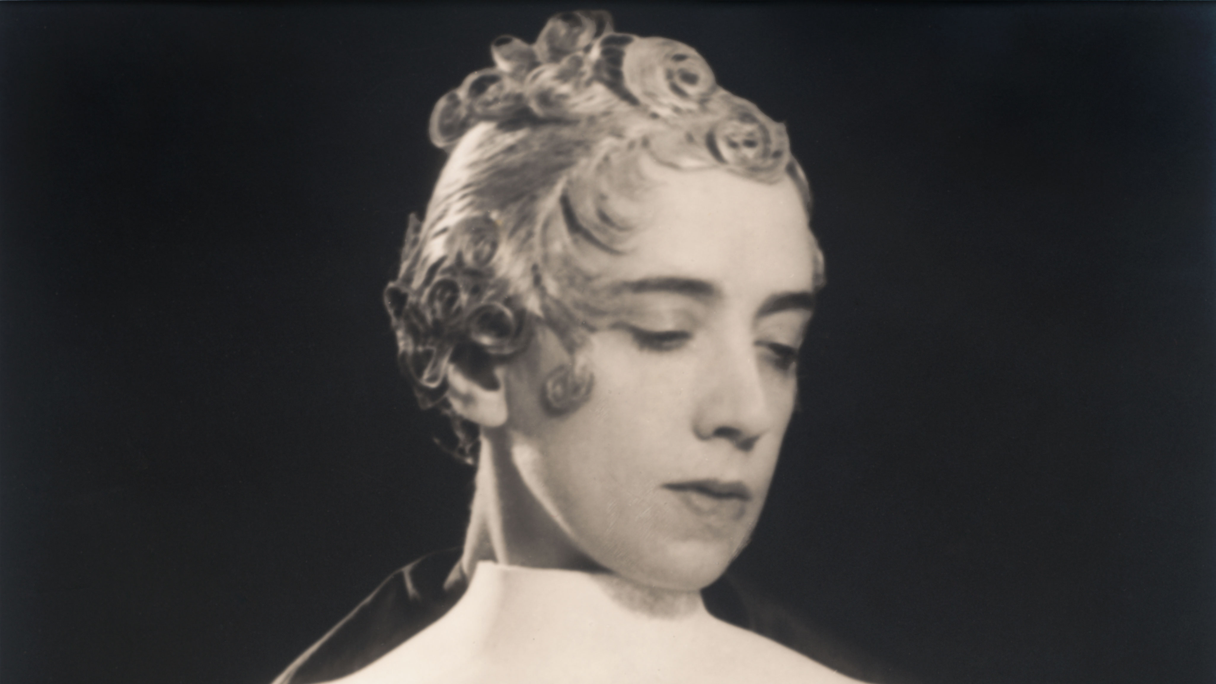 Portrait of Elsa Schiaparelli by Man Ray, 1933 2025 Man Ray 2015 Trust. DACS, London. Photo/Collection SFMOMA. The Helen Crocker Russell and William H. and Ethel W. Crocker Family Funs purchase