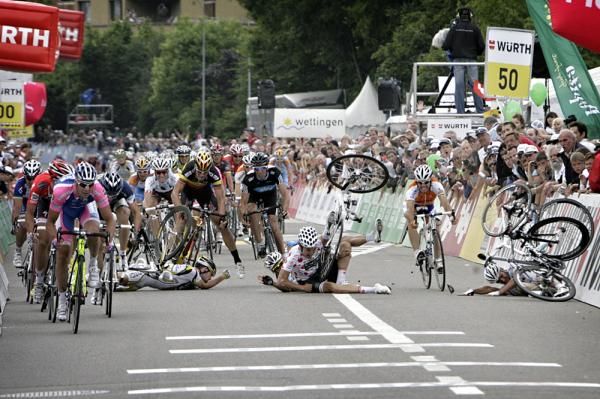 Crash photo #8 - Freire almost makes it...
