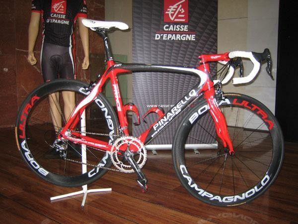 The 2008 Caisse d'Epargne Pinarello Prince changed colour compared to last season