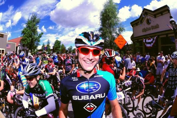 Jeremy Horgan-Kobelski (Gary Fisher/Subaru) and a sea of riders.