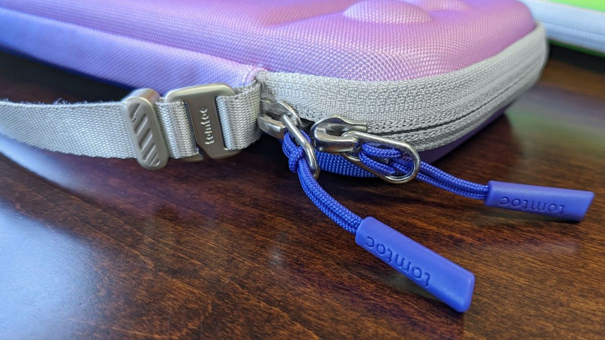 Tomtoc Fancy Case for Nintendo Switch zipper and handle