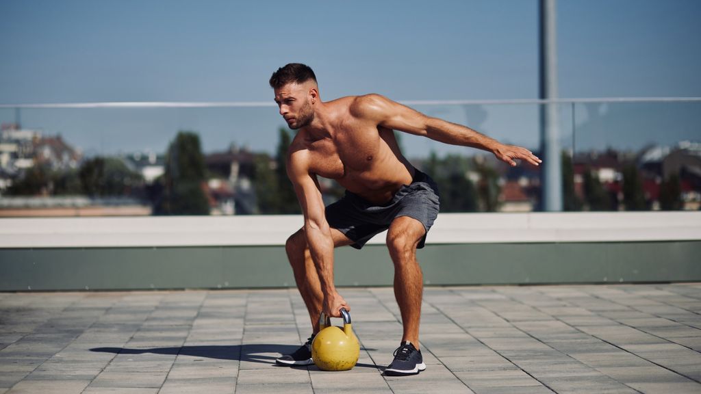 3 best kettlebell exercises for chiseling back and biceps muscles ...