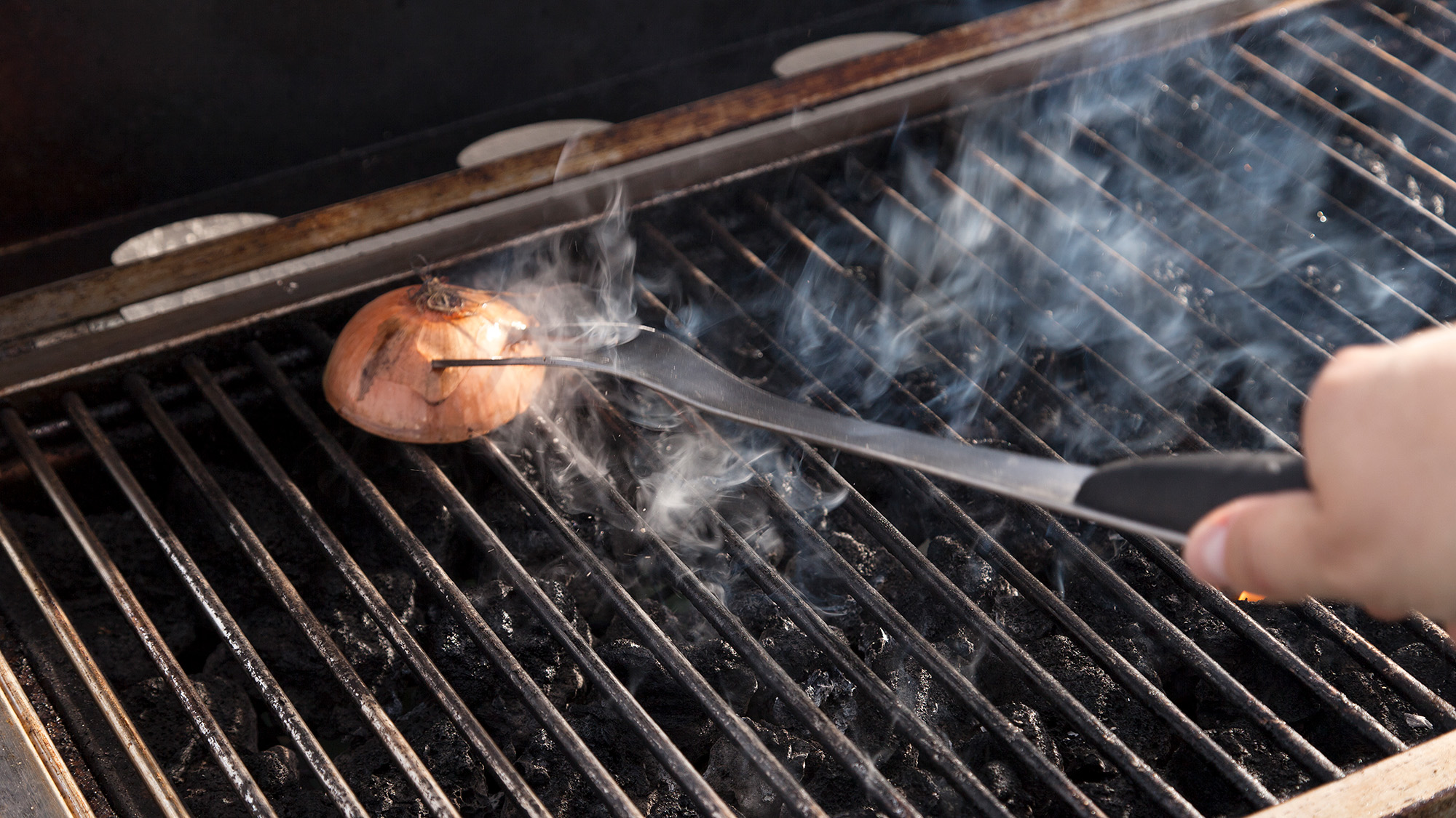 Onion cleaning grill