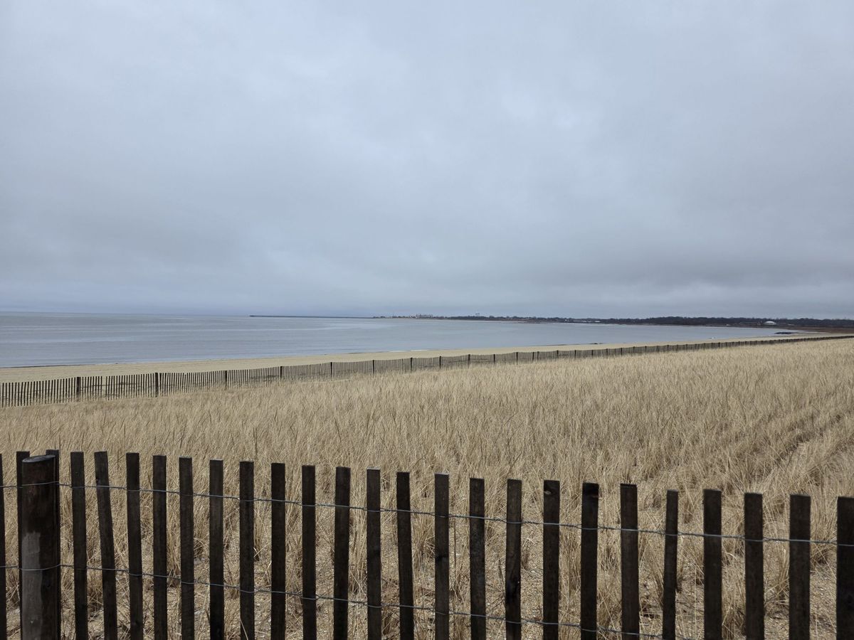 Samsung Galaxy S25 Ultra outdoors sample.