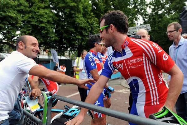 Italian national team coach Paolo Bettini chats with Mark Cavendish.