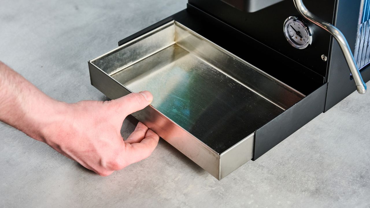 The Diletta Mio espresso machine drip tray