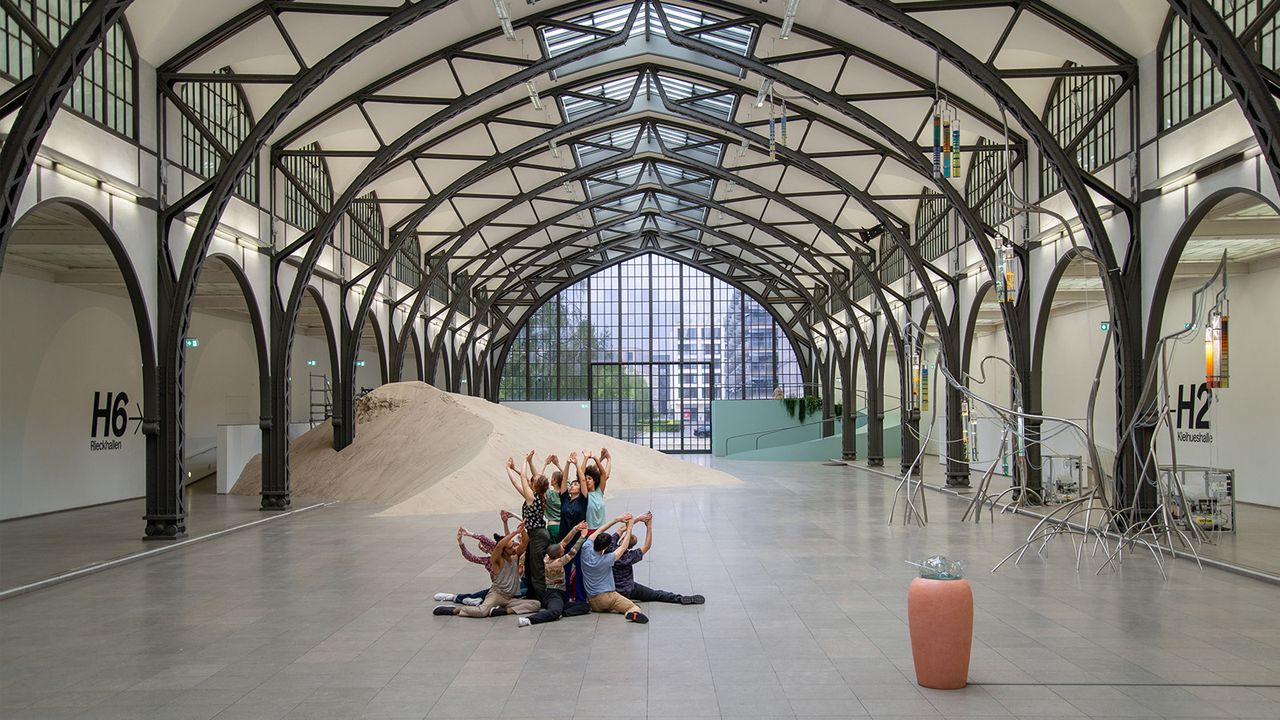 Alexandra Pirici’s &#039;Attune&#039; being performed in Berlin at Hamburger Bahnhof