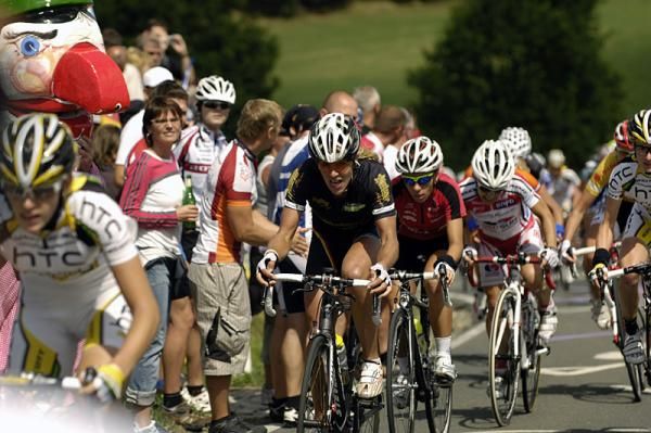 Hanka Kupfernagel (Germany) powers up a climb.