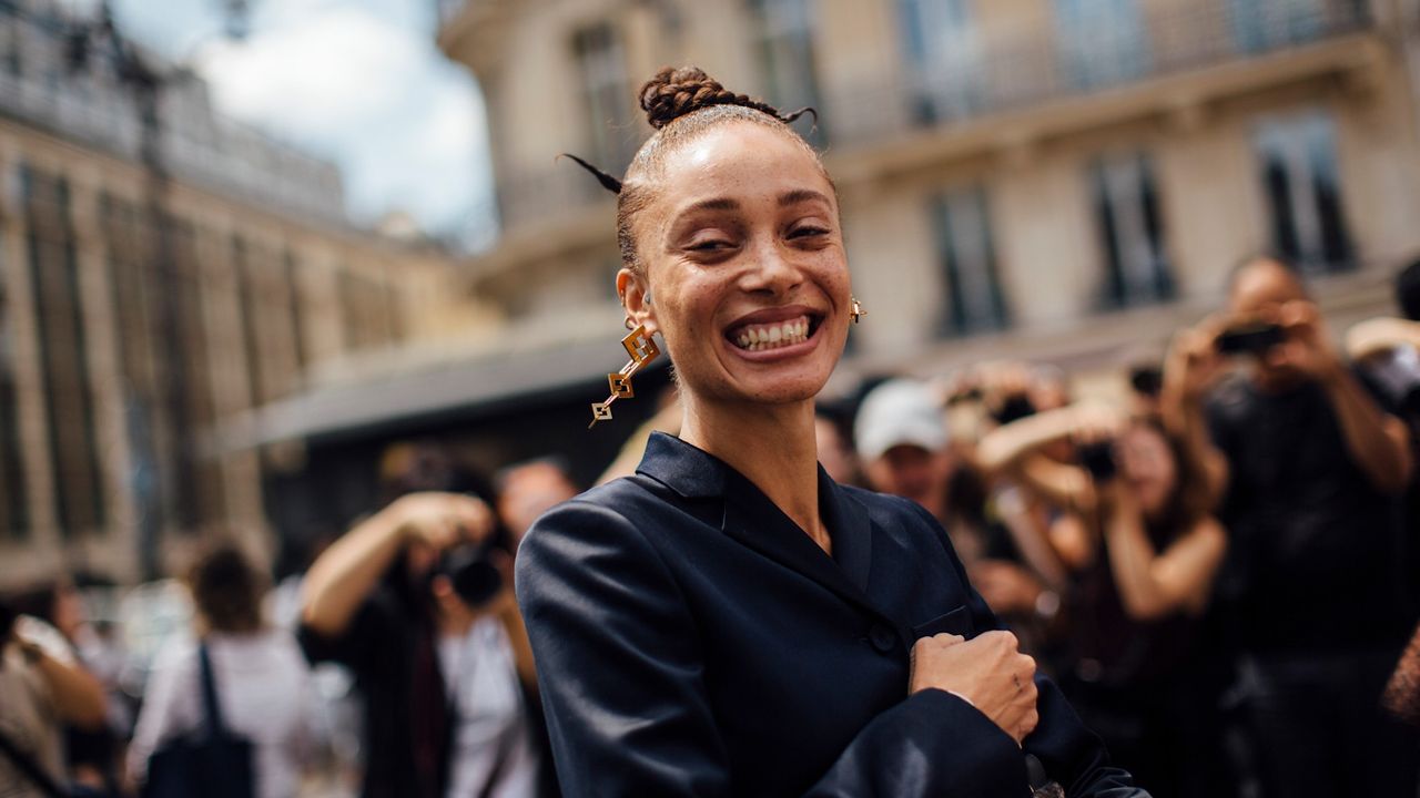 a women with unclogged pores smiling wiht a bunch of people behind her