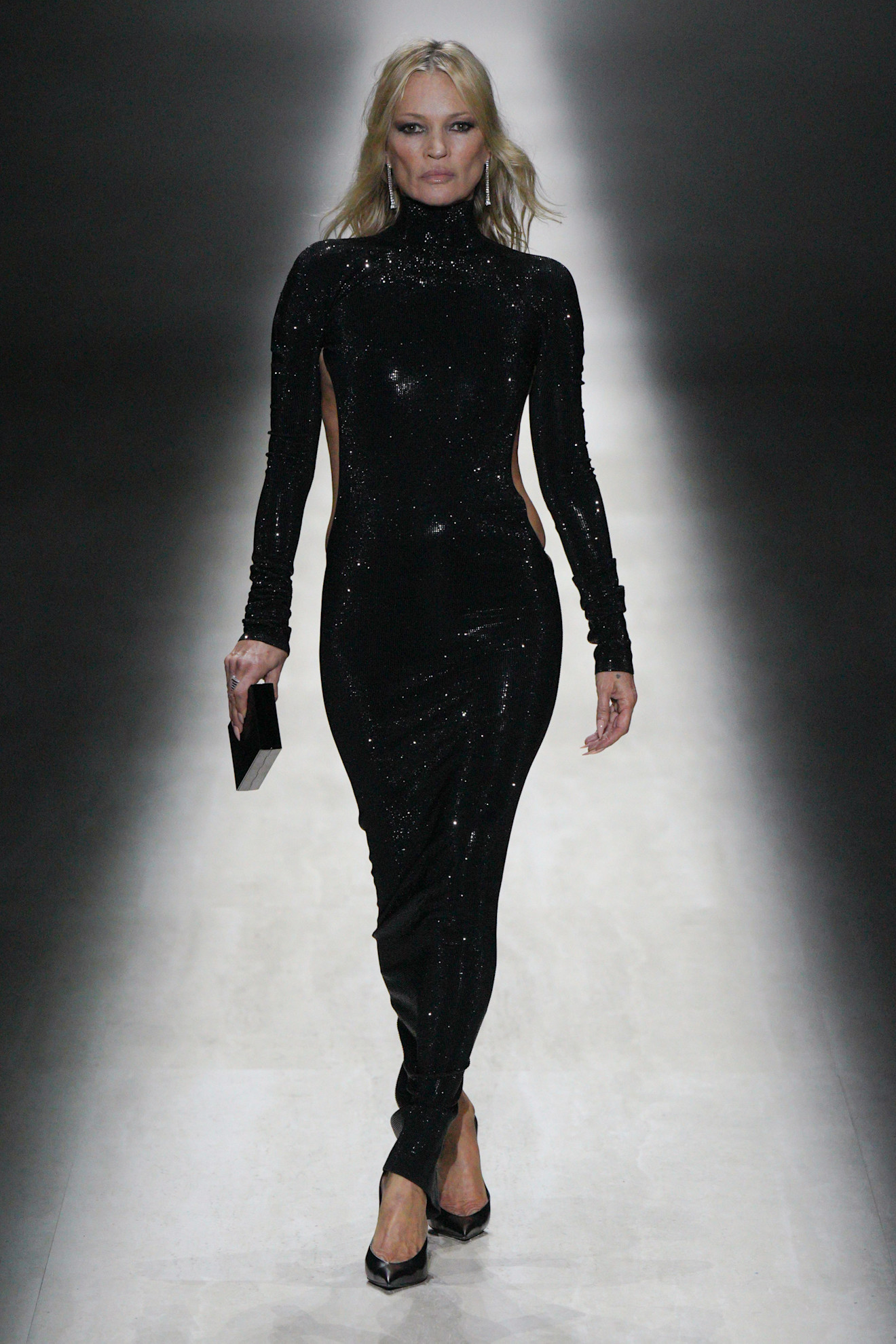 kate moss walks the gucci aw26 runway