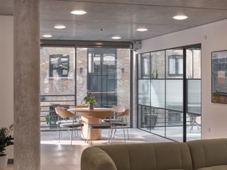 22 shad thames showing transparencies and water views