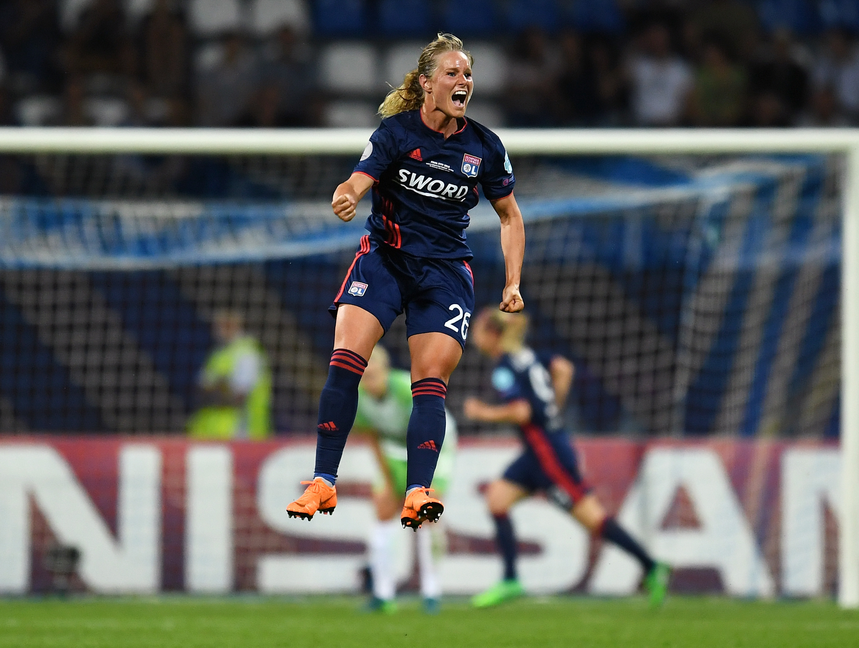 Amandine Henry celebrating