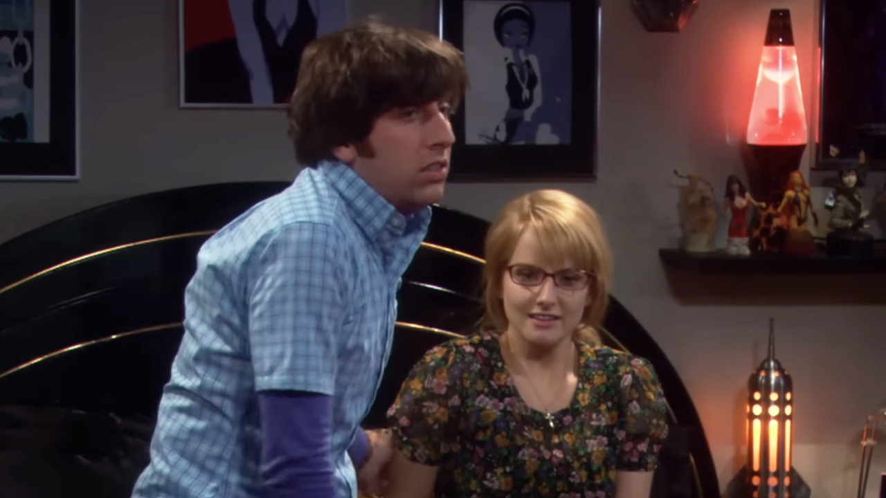 Simon Helberg and Melissa Rauch on The Big Bang Theory