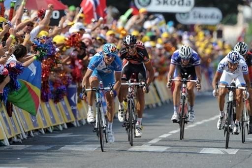 Pierrick Fedrigo (Bbox Bouygues Telecom) heads to victory on stage 16 of the Tour de France.